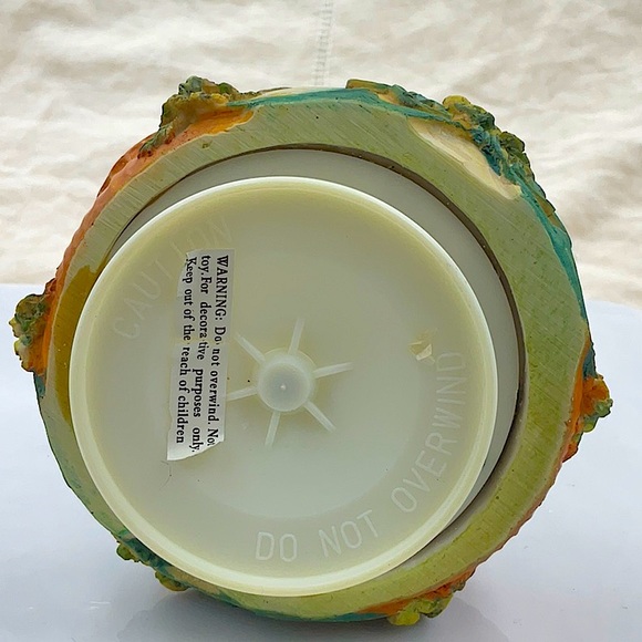 Petite Ballerina Twirls On Pointe Center Stage To The Music. Wind Up Musical. - Picture 5 of 5